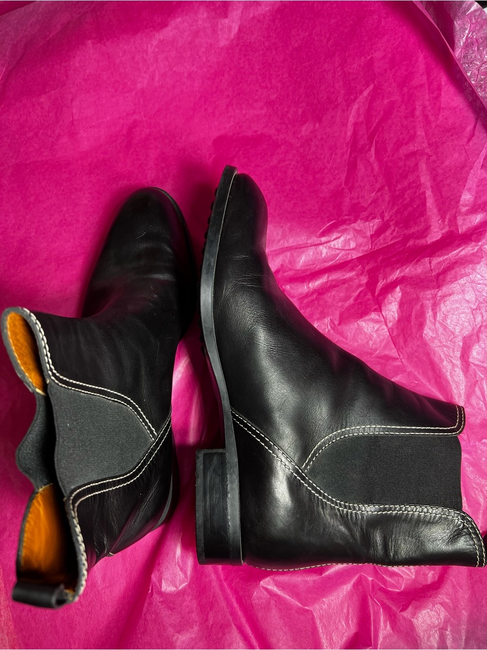 Women's Black Tod’s Leather Chelsea Boots with Contrast Stitching